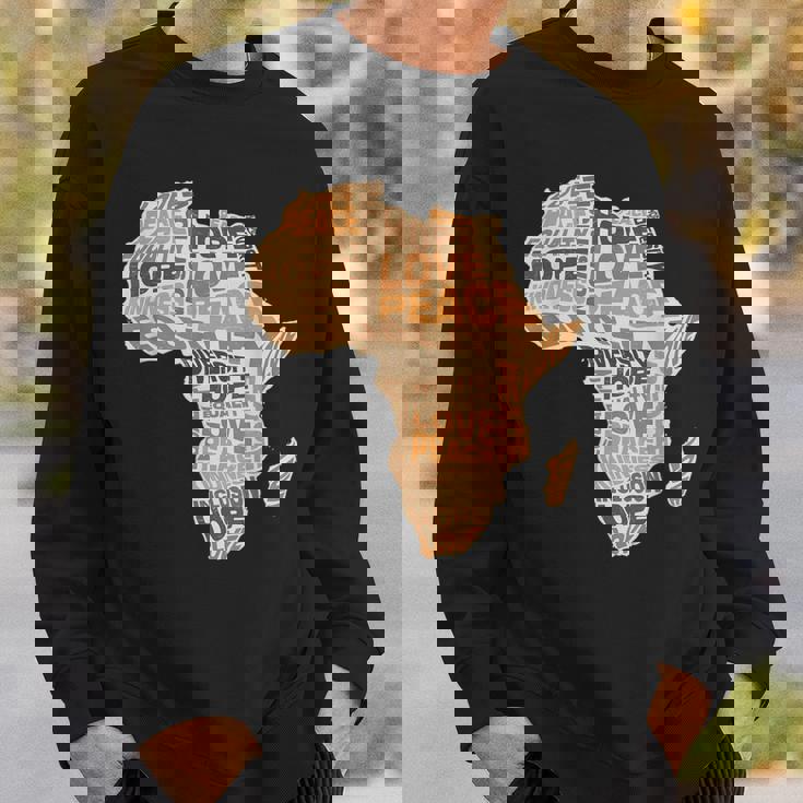 アフリカの平等パターン メラニン 肌色 アフリカ地図 スウェットシャツ 彼への贈り物