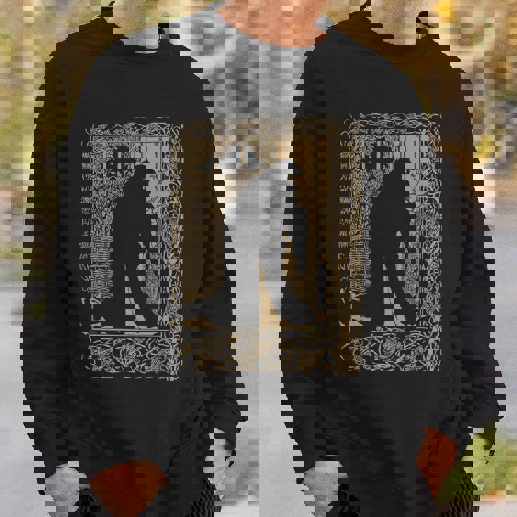 アールヌーボー、オーブリー・ビアズリー、ル・モルト・ダルサー、ギネヴィア 長袖tシャツ スウェットシャツ 彼への贈り物