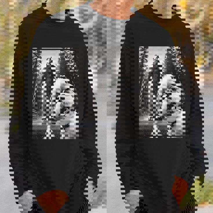 シーズーとビッグフットの森の冒険 スウェットシャツ 彼への贈り物