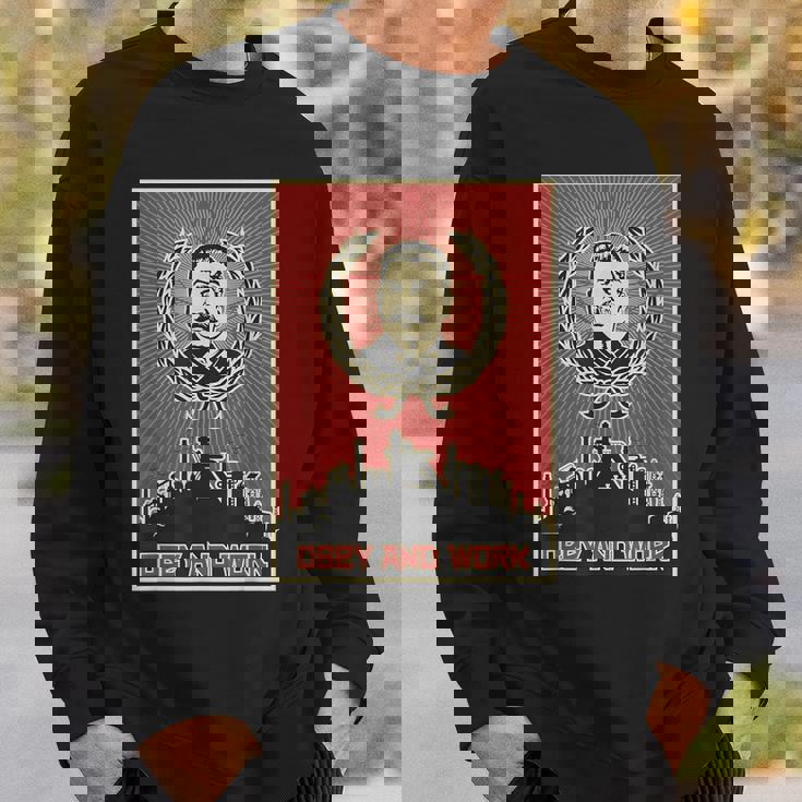 スターリンsovi8ヴィンテージプロパガンダに従い、働きます。 スウェットシャツ 彼への贈り物