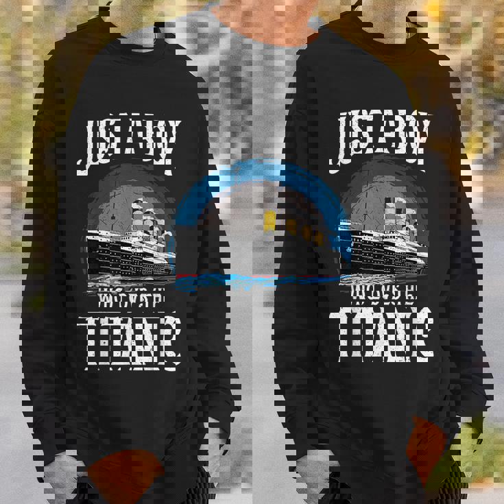 タイタニック号を愛する少年 ヴィンテージ船 タイタニック愛好家 スウェットシャツ 彼への贈り物