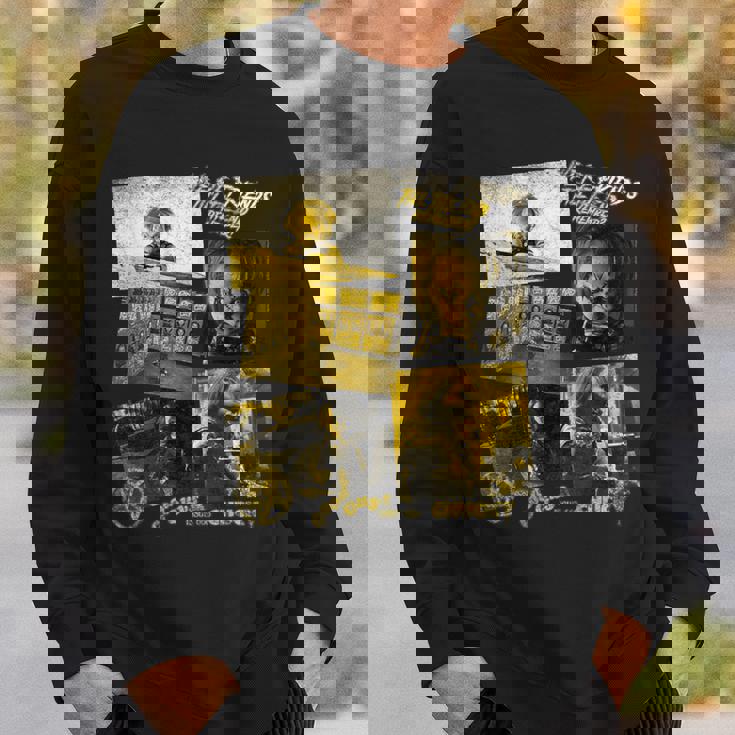 チャッキー Golden Horror Panels Retro スウェットシャツ 彼への贈り物