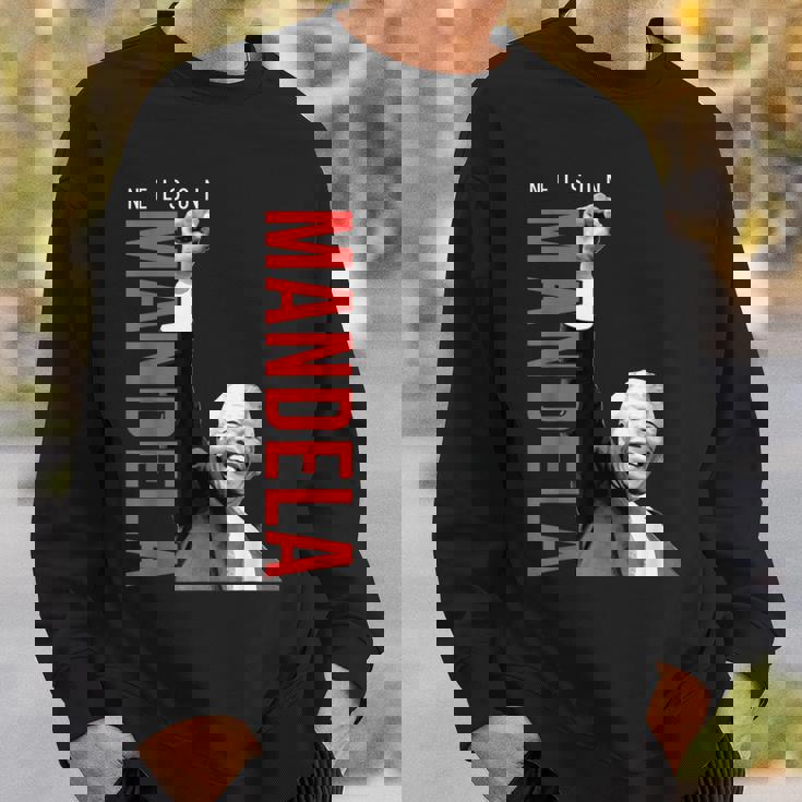 ネルソン・マンデラ 上げた 右手拳 食いしばり マンデラの日 スウェットシャツ 彼への贈り物