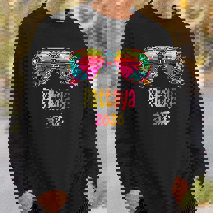 パタヤ 2026 サングラスの服装 パタヤ 2026 スウェットシャツ 彼への贈り物