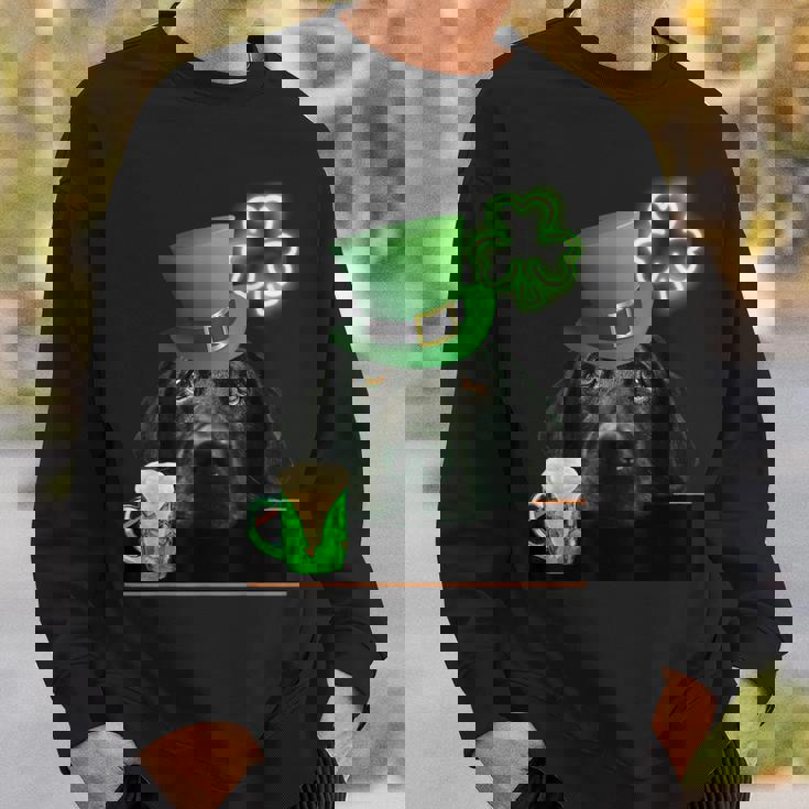 ブラックラボシャツ シャムロック アイリッシュドッグ 絵 聖パトリックス スウェットシャツ 彼への贈り物