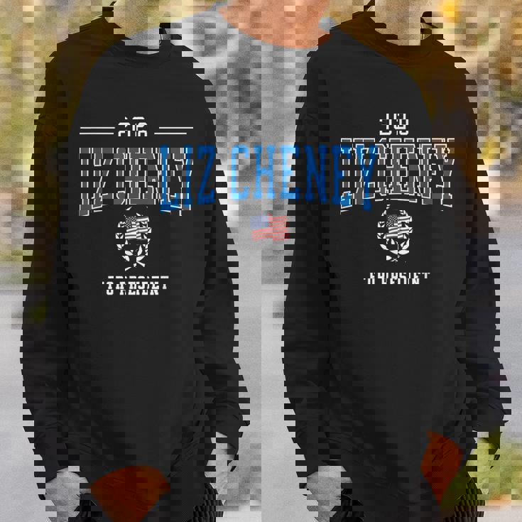 リズ・チェイニー 2028 共和党大統領愛国アメリカ国旗 スウェットシャツ 彼への贈り物