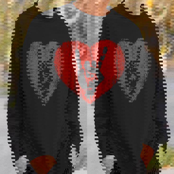 ロックミュージックラバーレッドハートロックンロール スウェットシャツ 彼への贈り物