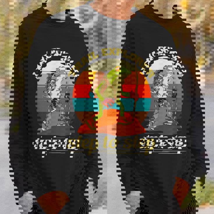 一歩ずつ、面白いカエルのハイキング山 スウェットシャツ 彼への贈り物