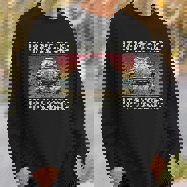 私は年をとっていない私はクラシックで面白い車好きの男性お父さんパパおじいちゃん スウェットシャツ 彼への贈り物