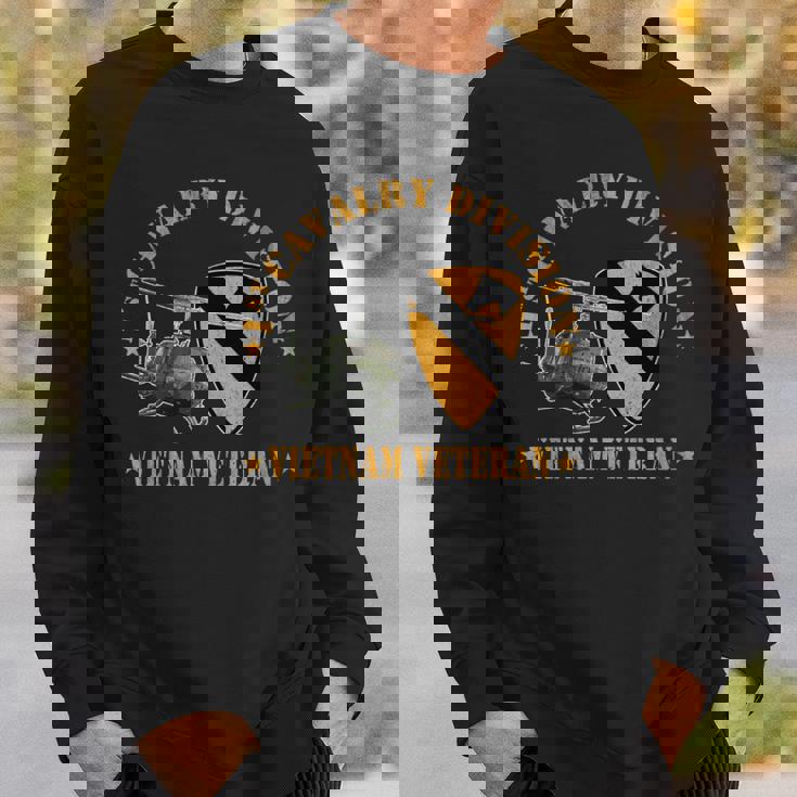 第1空騎兵師団 ベトナム 退役軍人 Uh1 ガンシップパパ 長袖tシャツ スウェットシャツ 彼への贈り物