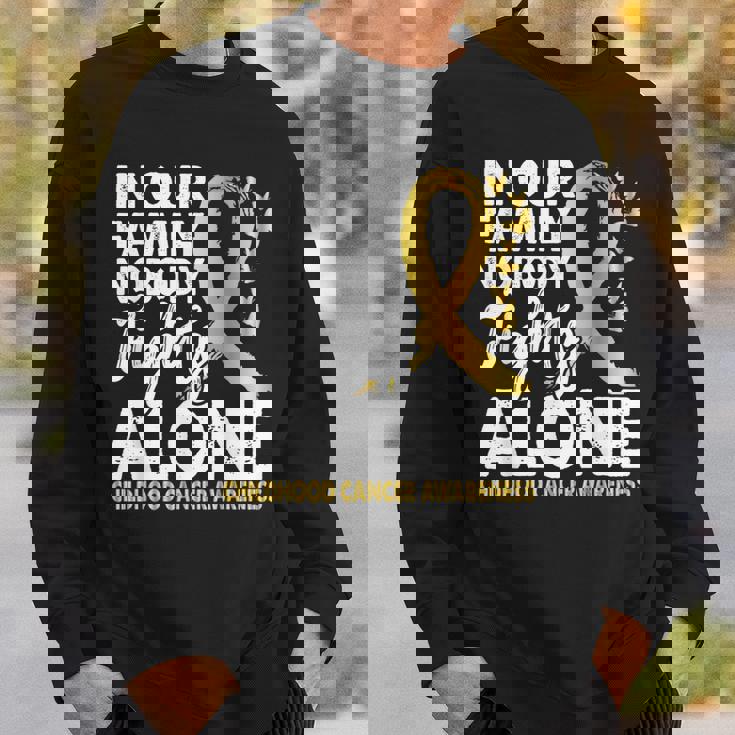 誰も一人で戦わない 小児がん啓発ゴールドリボン スウェットシャツ 彼への贈り物