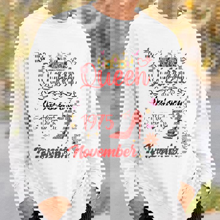 1975年11月 誕生日 この女王は1975年11月に生まれました スウェットシャツ 彼への贈り物