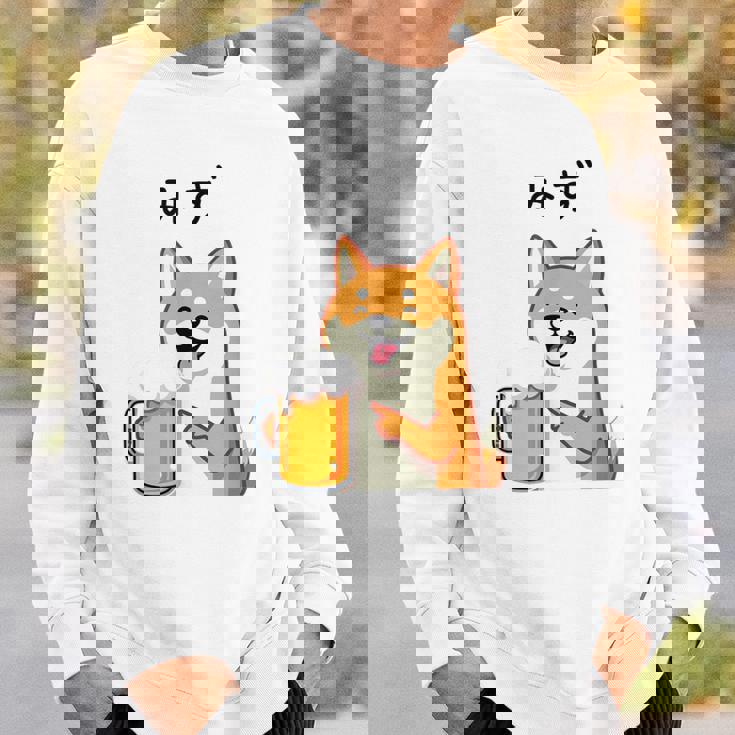 【みず】 柴犬 ビール 酒 生ビール 水 酒好き飲酒 おもしろ 面白い ネタ ウケ狙い お酒 スウェットシャツ 彼への贈り物