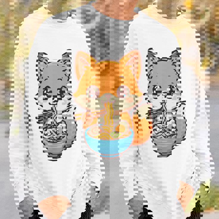 かわいいキツネを食べるラーメンかわいい動物アート スウェットシャツ 彼への贈り物