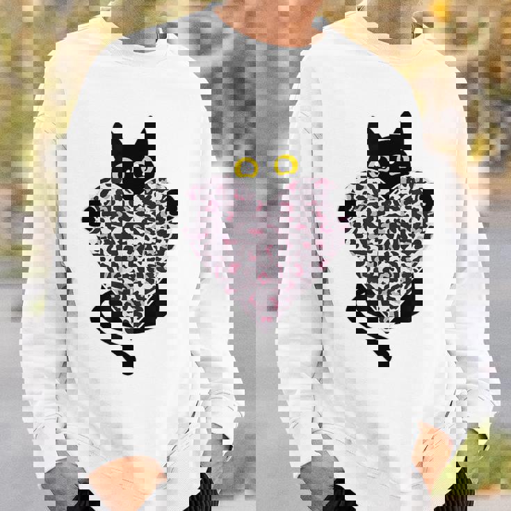 ピンクのヒョウ柄ハートを持つ黒猫 スウェットシャツ 彼への贈り物