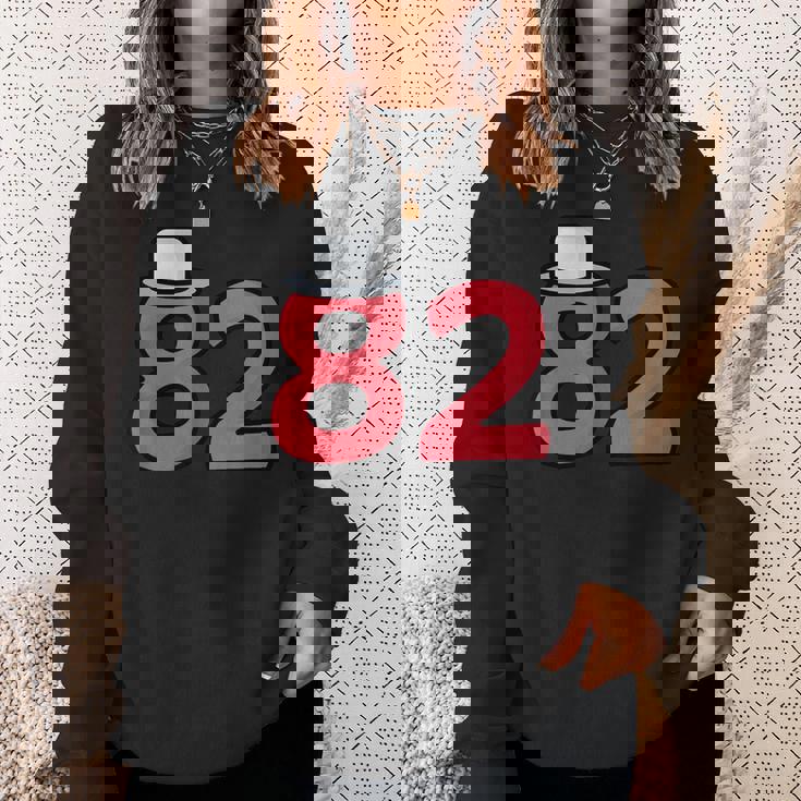 82歳の誕生日番号82 82歳の誕生日番号 スウェットシャツ 彼女への贈り物