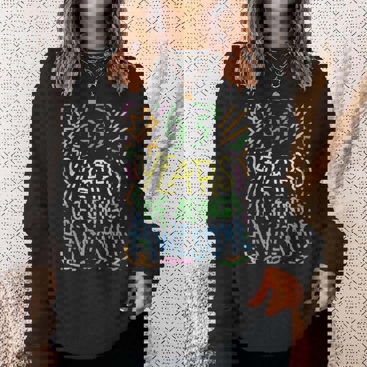 93 Years Of Being Awesome 93歳の誕生日 93歳 スウェットシャツ 彼女への贈り物