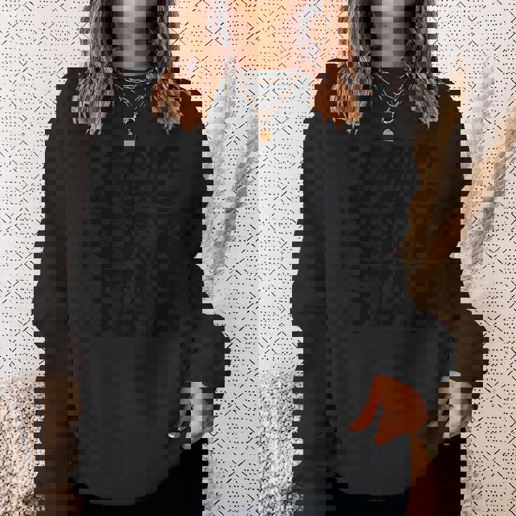 Bold Monochrome Typography スウェットシャツ 彼女への贈り物