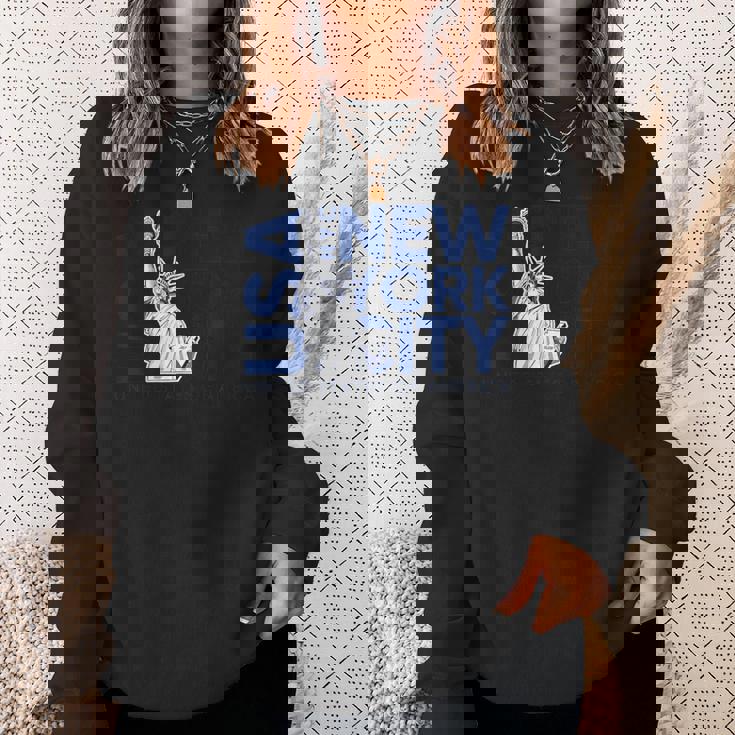 Cool Nyc New York Citytatue Of Liberty With Usa Flag スウェットシャツ 彼女への贈り物