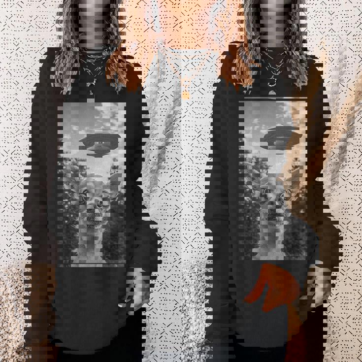 Chihuahuaelfie With Ufo Ufo と面白いチワワのセルフィー スウェットシャツ 彼女への贈り物