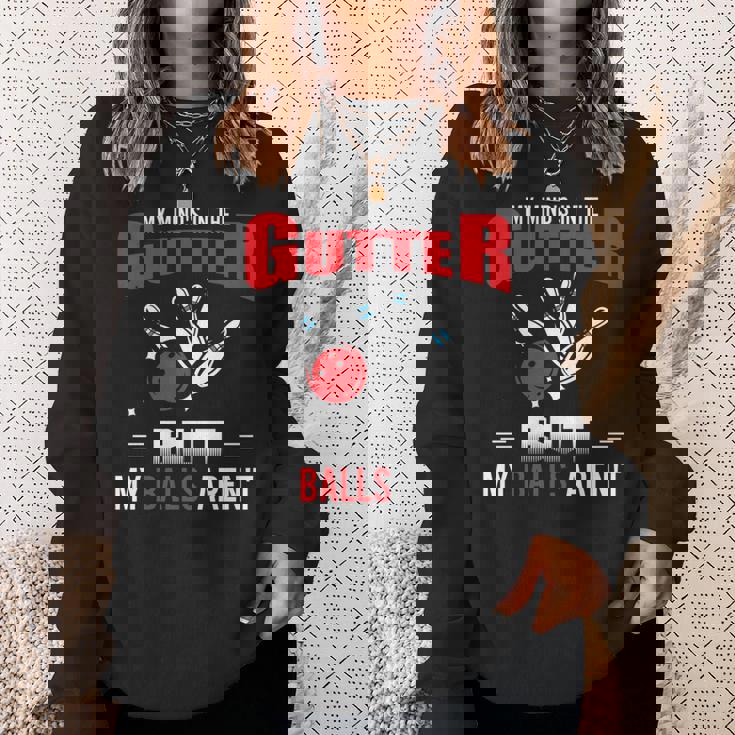 My Mind's In Gutter But Balls Arnot Cool ボーリング 長袖tシャツ スウェットシャツ 彼女への贈り物