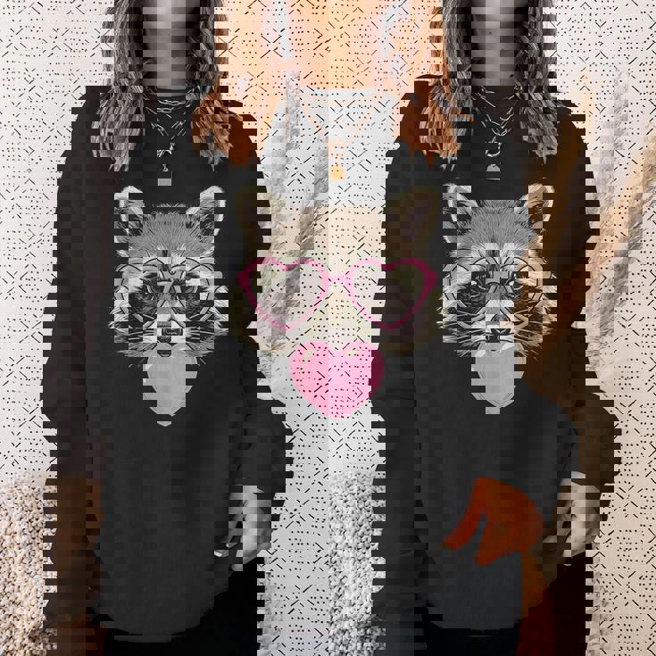 かわいいアライグマが吹くピンクのバレンタイン ハート バブルガム スウェットシャツ 彼女への贈り物