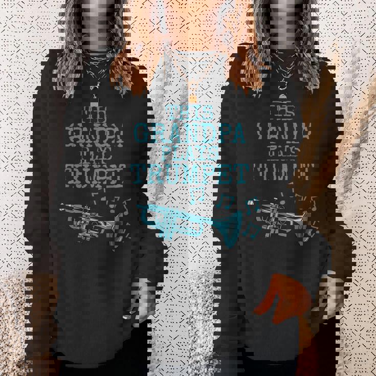 このおじいちゃんはトランペットを演奏し、トランペッター金管音楽家です スウェットシャツ 彼女への贈り物