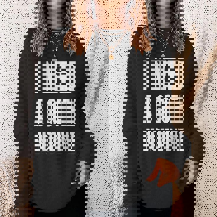 ゴスマミーが必要おもしろいゴシック・マザー・ラバー スウェットシャツ 彼女への贈り物