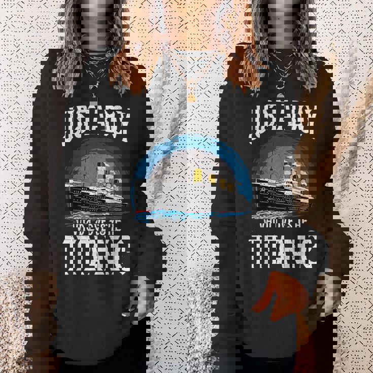 タイタニック号を愛する少年 ヴィンテージ船 タイタニック愛好家 スウェットシャツ 彼女への贈り物