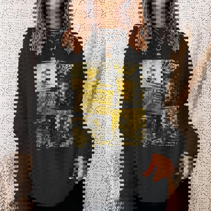 チャッキー Golden Horror Panels Retro スウェットシャツ 彼女への贈り物