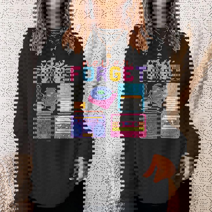 ネバーフォーゲット カセットテープ フロッピーディスク オールドスクール レトロ スウェットシャツ 彼女への贈り物