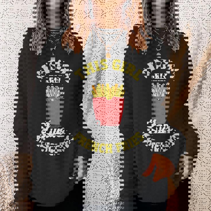 フライドポテト この子は本当にフライドポテトが好きなんだ フライドポテト スウェットシャツ 彼女への贈り物