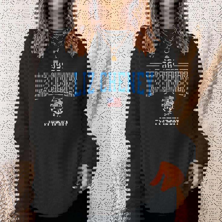 リズ・チェイニー 2028 共和党大統領愛国アメリカ国旗 スウェットシャツ 彼女への贈り物