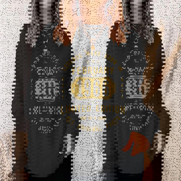 レジェンドは1966年二月生まれ 誕生日 スウェットシャツ 彼女への贈り物