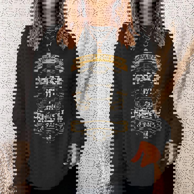 レトロな55歳の誕生日の伝説は1971年3月に誕生しました。 スウェットシャツ 彼女への贈り物