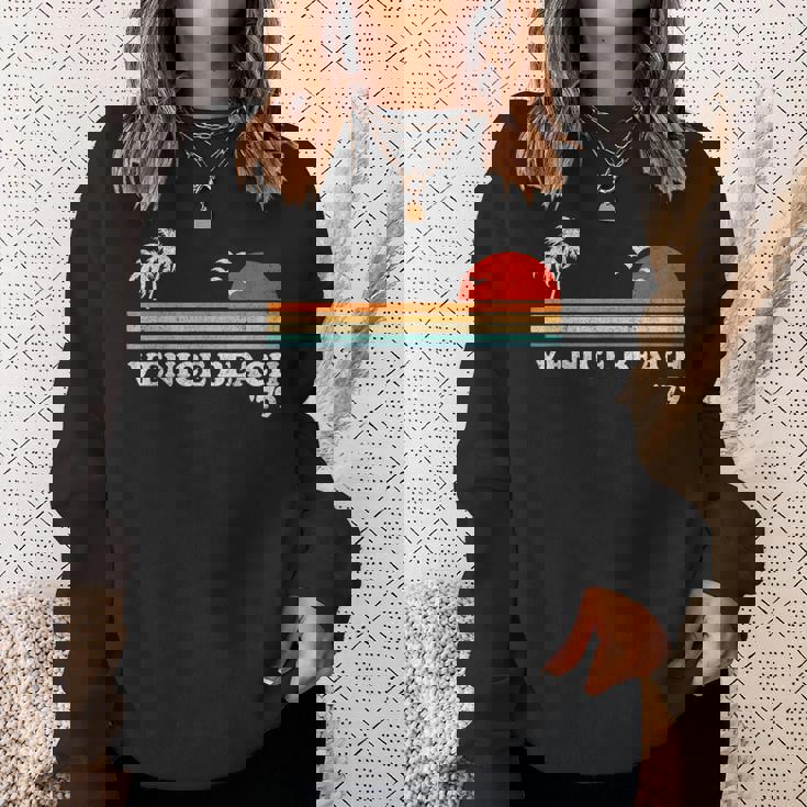 ヴィンテージ ベニス ビーチ カリフォルニア レトロ サンセット サーフィン 70年代のギフト スウェットシャツ 彼女への贈り物