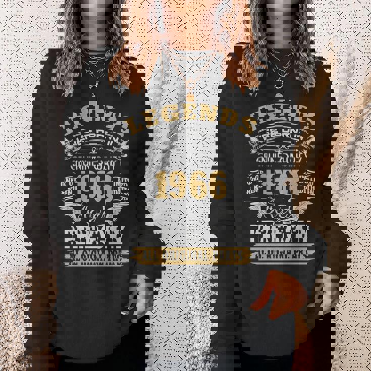 伝説は1966年にヴィンテージ60歳の誕生日に生まれました60歳 長袖tシャツ スウェットシャツ 彼女への贈り物