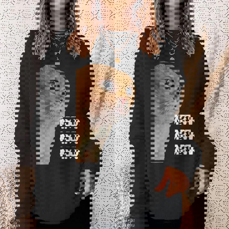 愚かなおしゃべり猫のミームニャーニャーニャー。 スウェットシャツ 彼女への贈り物