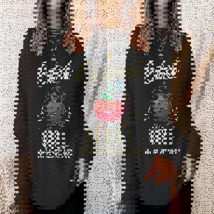 果樹園で一番かわいいリンゴ摘みシーズン。 スウェットシャツ 彼女への贈り物