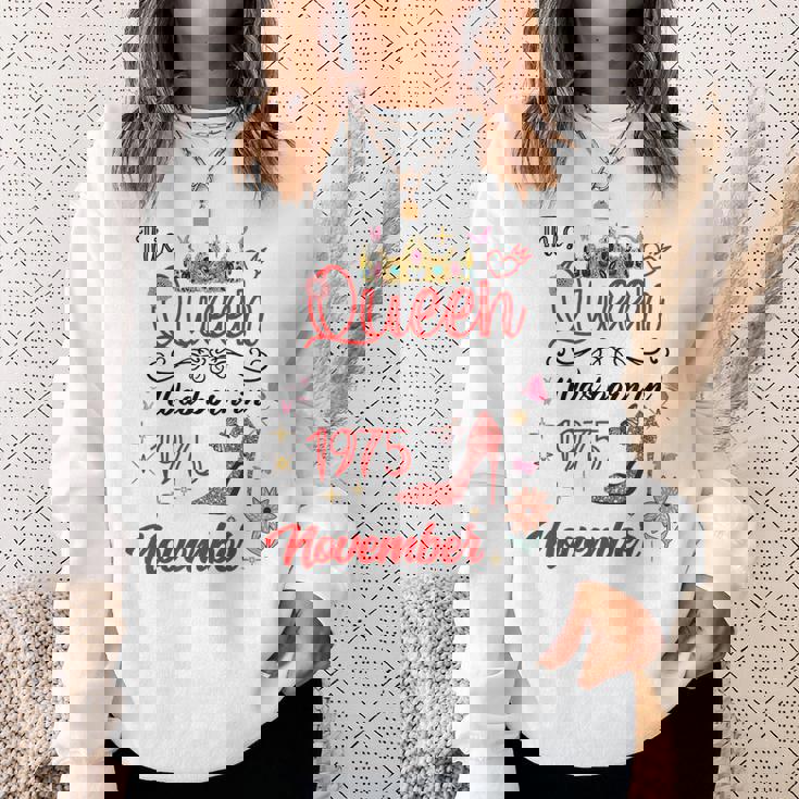 1975年11月 誕生日 この女王は1975年11月に生まれました スウェットシャツ 彼女への贈り物