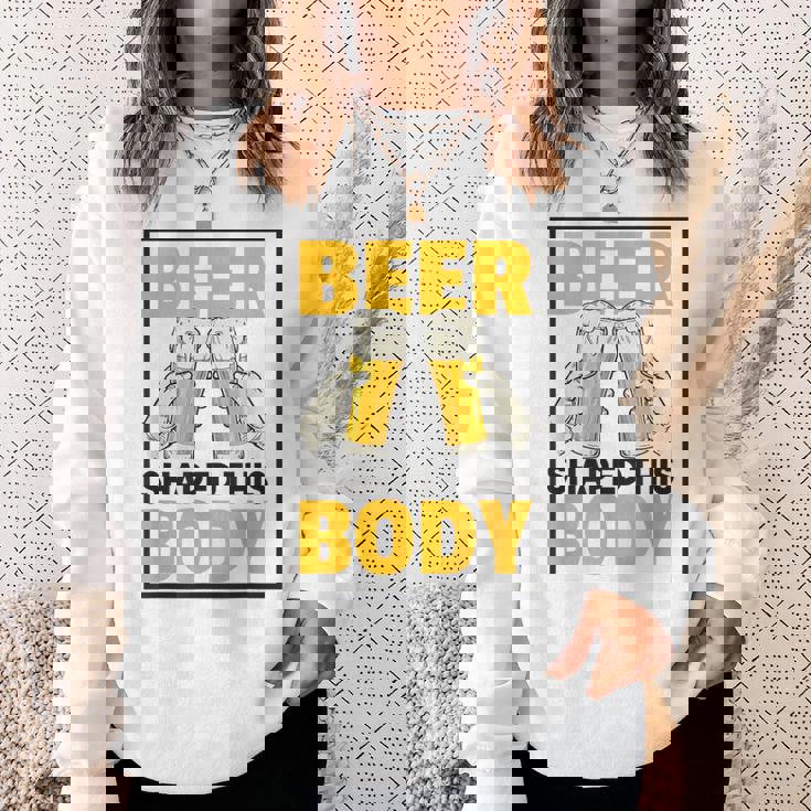 ビールがこの体を作る 面白いビール腹 スウェットシャツ 彼女への贈り物