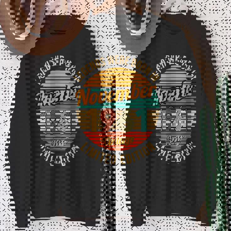 1961年11月生まれのレジェンドたち 62歳の誕生日 スウェットシャツ 年配の女性への贈り物