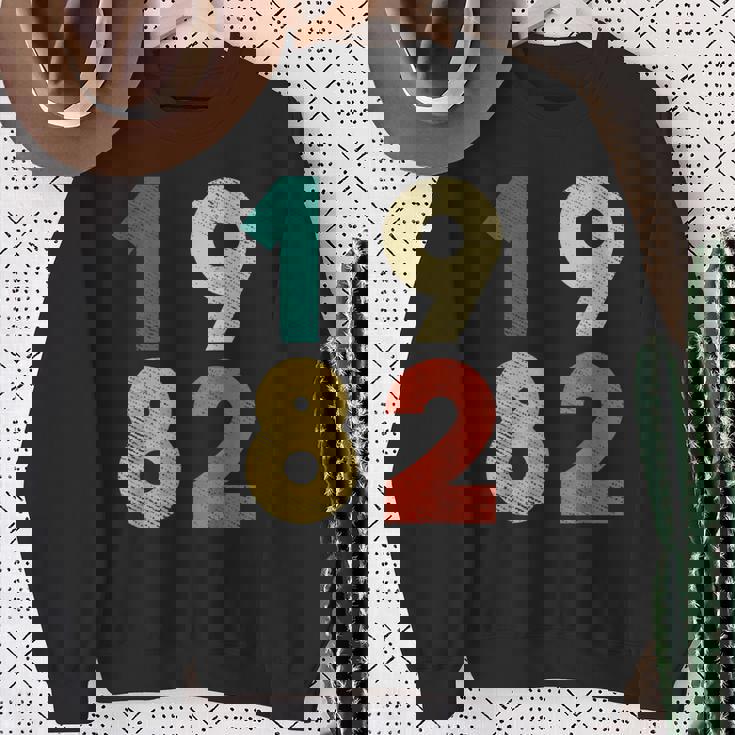 1982 デザイン レトロバースデーヴィンテージ 1982 スウェットシャツ 年配の女性への贈り物