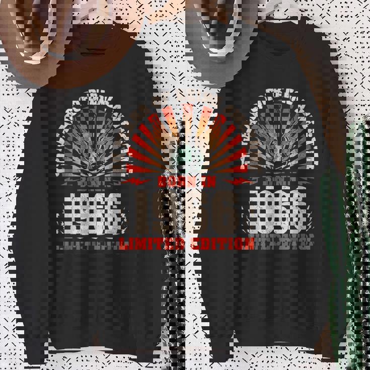 60歳の誕生日 60歳のギタリスト ギター愛好家 1966年生まれ スウェットシャツ 年配の女性への贈り物