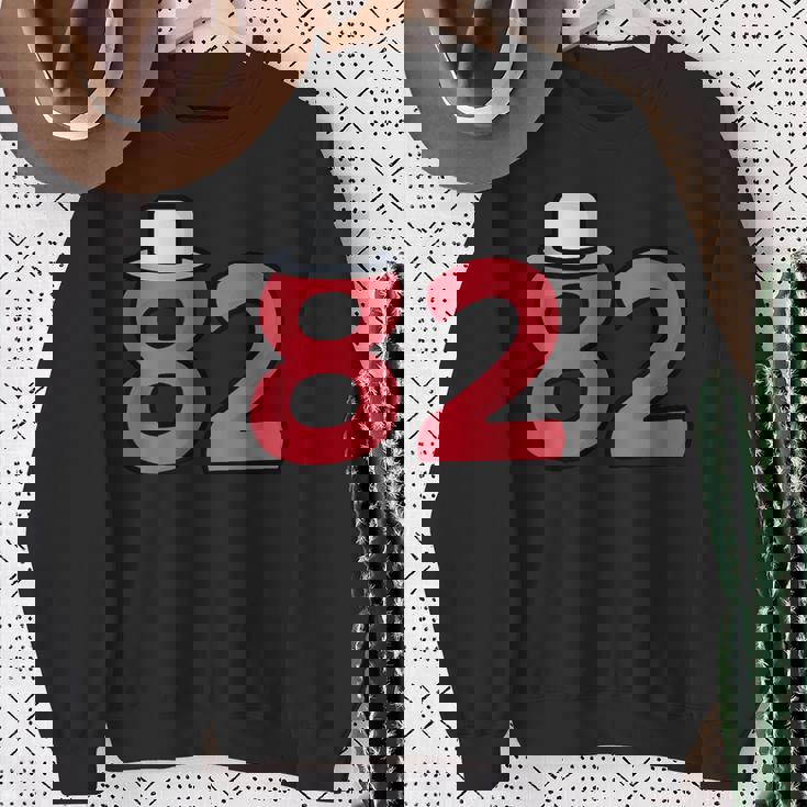 82歳の誕生日番号82 82歳の誕生日番号 スウェットシャツ 年配の女性への贈り物