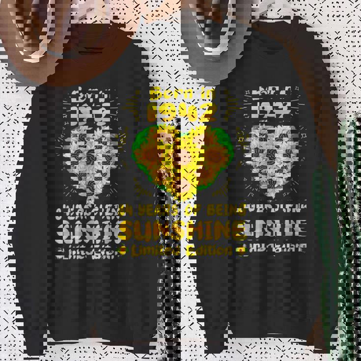 84歳の誕生日 サンシャイン84年 ひまわり恋人 1942年生まれ スウェットシャツ 年配の女性への贈り物