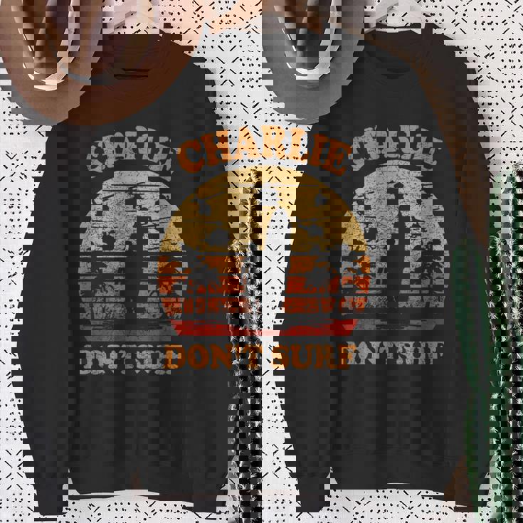 Charlie Does Noturf In The Militaryietnam War スウェットシャツ 年配の女性への贈り物