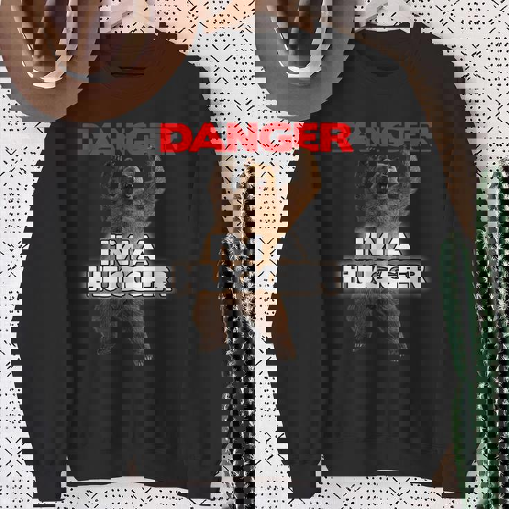 Danger I'm A Big Hugger 面白い危険な熊のハギング スウェットシャツ 年配の女性への贈り物