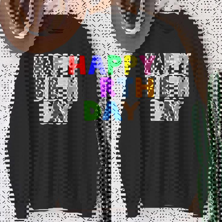 Happy Birthday（ハッピーバースデー）カラフルポップ【お誕生日 プリント】サプライズ 文字 イベントデザイン スウェットシャツ 年配の女性への贈り物