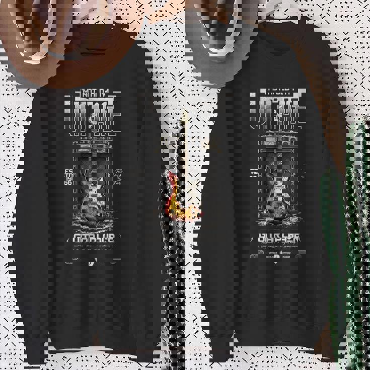 I'm Not Old I'm ヴィンテージ レトロ 1966 ギター 長袖tシャツ スウェットシャツ 年配の女性への贈り物